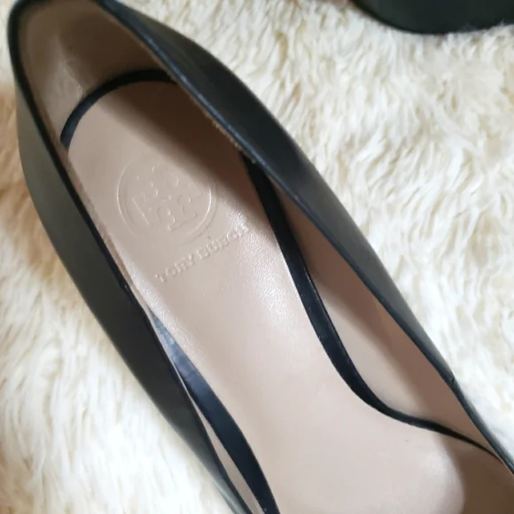 Tory Burch Black Heels with Gold Logo - Picture 4 of 10